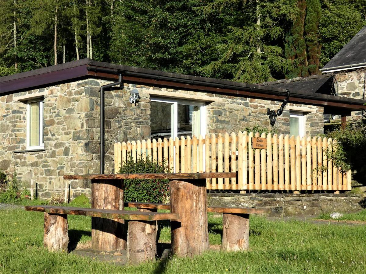 דולגלאו Abergwynant Farm Glamping & Apartments מראה חיצוני תמונה